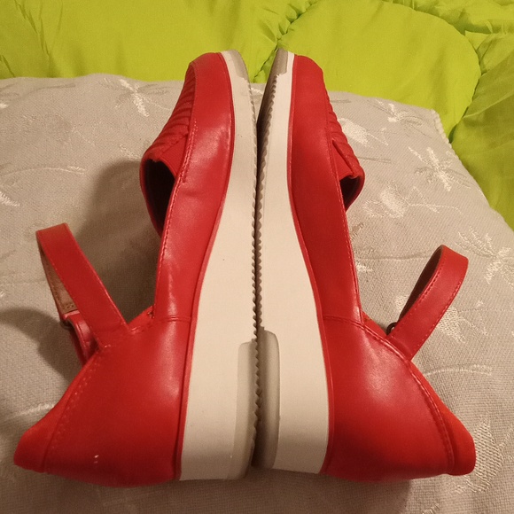 BareTraps Red Women's Flats with Strap - Picture 5 of 16